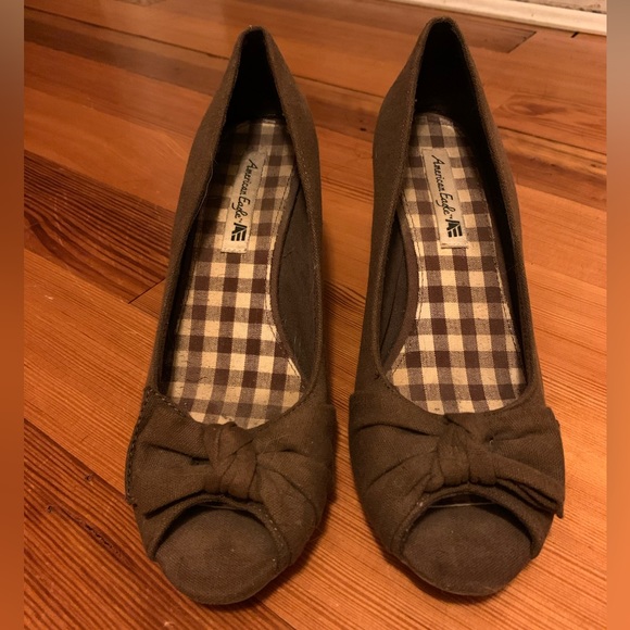 American Eagle by Payless Brown Wedges - Picture 1 of 9